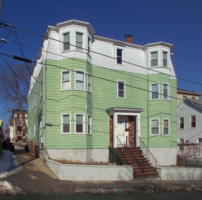 337 Hartwell St in Fall River, MA - Foto de edificio - Building Photo