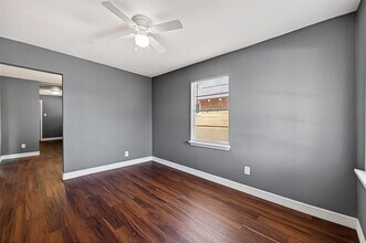 3807 Love St in Houston, TX - Foto de edificio - Building Photo