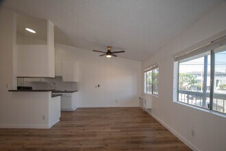 13846 Sherman Way, Unit 201 in Los Angeles, CA - Building Photo - Building Photo