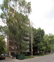 39 Raglan Ave in Toronto, ON - Building Photo