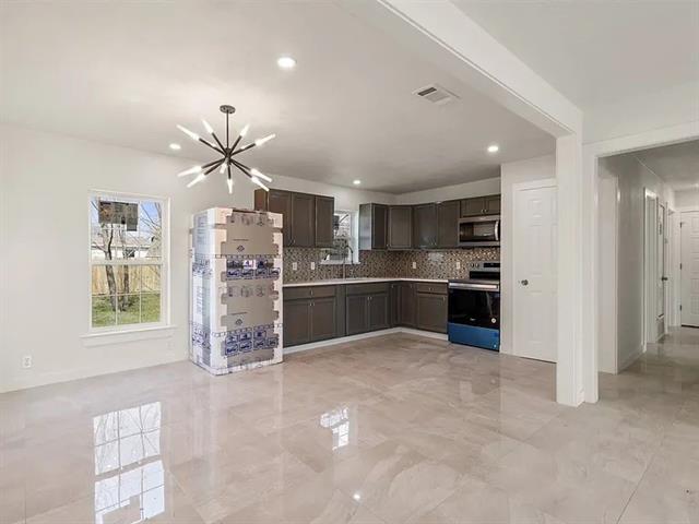 5109 Roxie St in Haltom City, TX - Building Photo