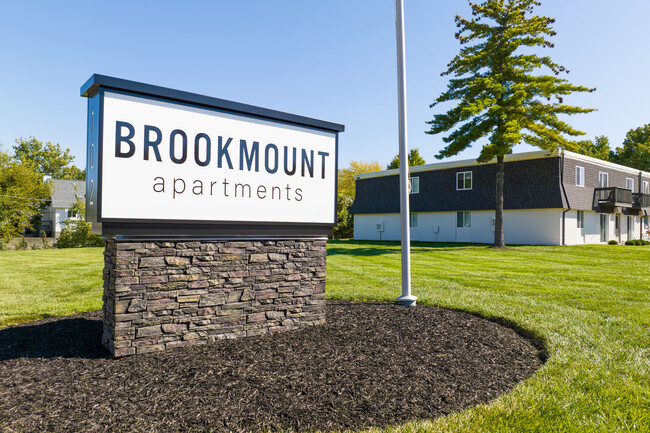 Brookmount Apartments in St. Peters, MO - Building Photo - Building Photo