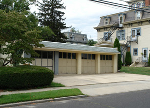 Linden Hall in Woodbury, NJ - Building Photo - Building Photo