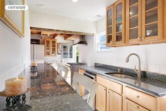 108 Hillcrest Ave in Southampton, NY - Building Photo - Building Photo
