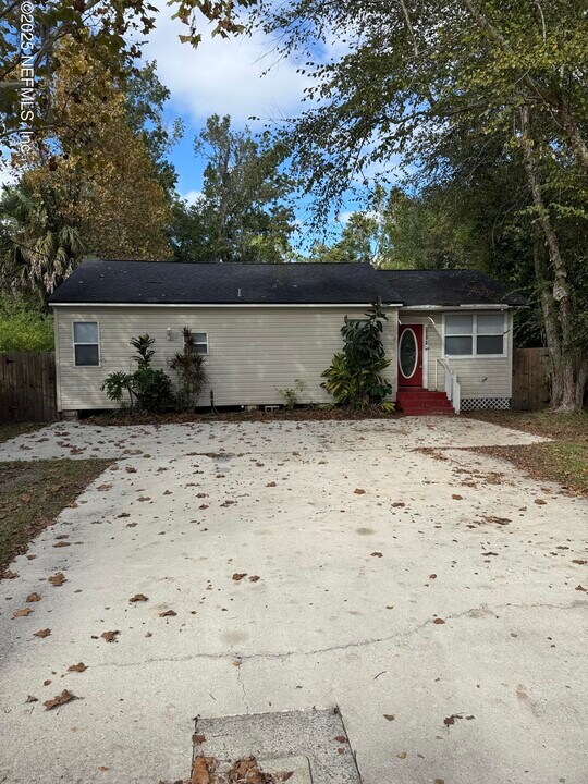 1817 Lakewood Rd in Jacksonville, FL - Building Photo