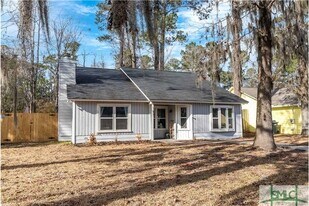 106 W White Hawthorne Dr in Savannah, GA - Building Photo