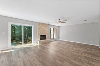 1930 Holly Hill Dr in Austin, TX - Building Photo - Building Photo