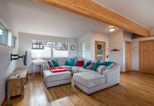 1522 Lincoln St in Hood River, OR - Building Photo - Building Photo