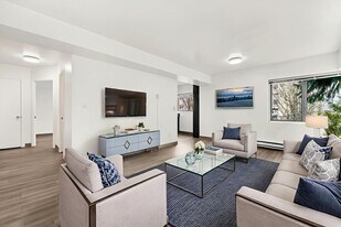 Uptown Arms & Manor in Portland, OR - Building Photo