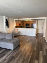 3800 S Ocean Dr, Unit 302 in Hollywood, FL - Foto de edificio - Building Photo