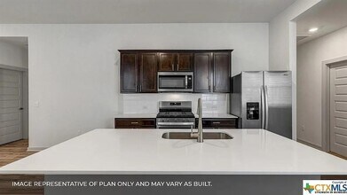 325 Fairfax Ave in San Marcos, TX - Building Photo - Building Photo