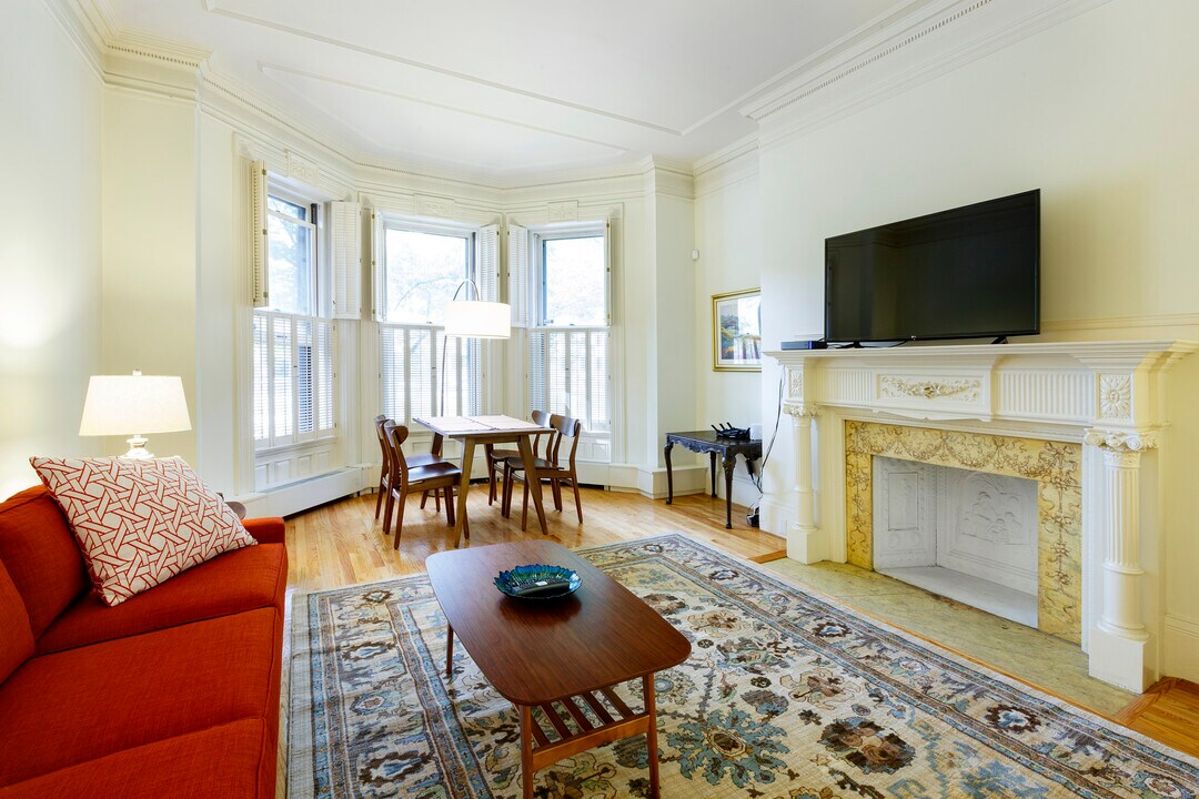 387 Commonwealth Ave, Unit 1 in Boston, MA - Foto de edificio