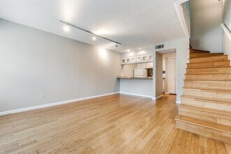 3827 Gilbert Ave-Unit -209 in Dallas, TX - Building Photo - Building Photo