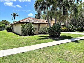 1944 Lynton Cir in Wellington, FL - Building Photo