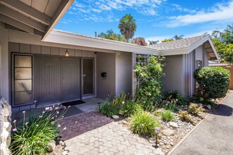 6216 Paseo Canyon Dr in Malibu, CA - Building Photo - Building Photo