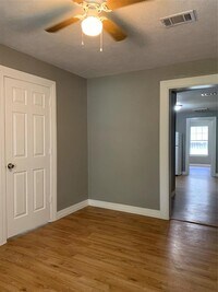 3518 Lyons Ave photo'