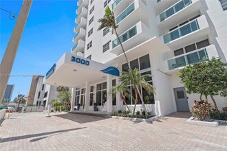 3000 S Ocean Dr in Hollywood, FL - Building Photo - Building Photo