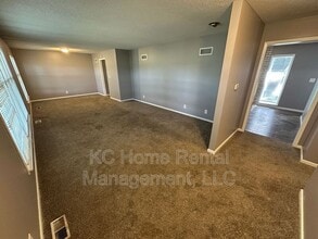 19355 S Cedar Niles Rd in Gardner, KS - Building Photo - Building Photo