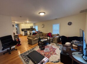 21 Hall St, Unit 2 in Medford, MA - Building Photo - Building Photo