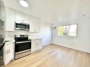 3424 S Centinela Ave in Los Angeles, CA - Building Photo - Building Photo