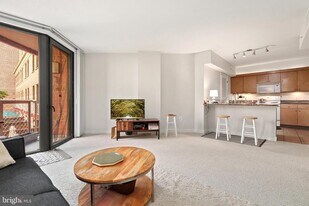 616 E St NW in Washington, DC - Building Photo