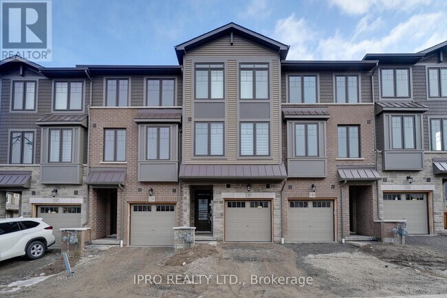 10-110 Birmingham Dr in Cambridge, ON - Building Photo - Building Photo