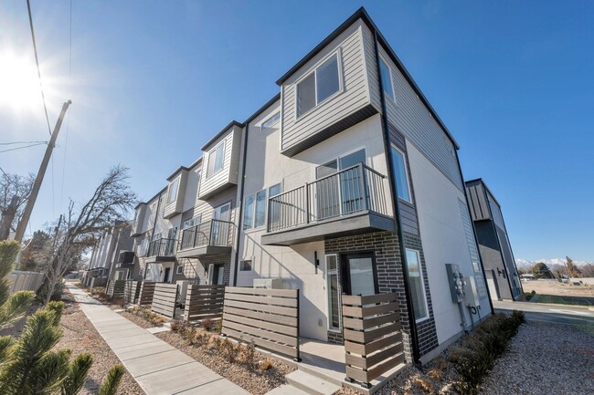 4467 S 500 E, Unit 1 in Millcreek, UT - Foto de edificio - Building Photo