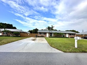 9201 Silverthorne Dr in Palm Beach Gardens, FL - Building Photo - Building Photo