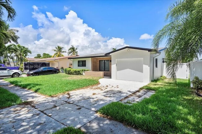 233 SE 4th Terrace in Dania Beach, FL - Building Photo - Building Photo