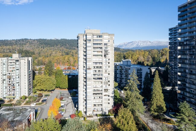 Edgewood Place in Burnaby, BC - Building Photo - Building Photo