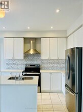 1371 Klondike Ct in Oshawa, ON - Building Photo - Building Photo