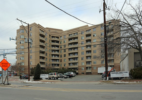 7111 Woodmont Ave Apartamentos