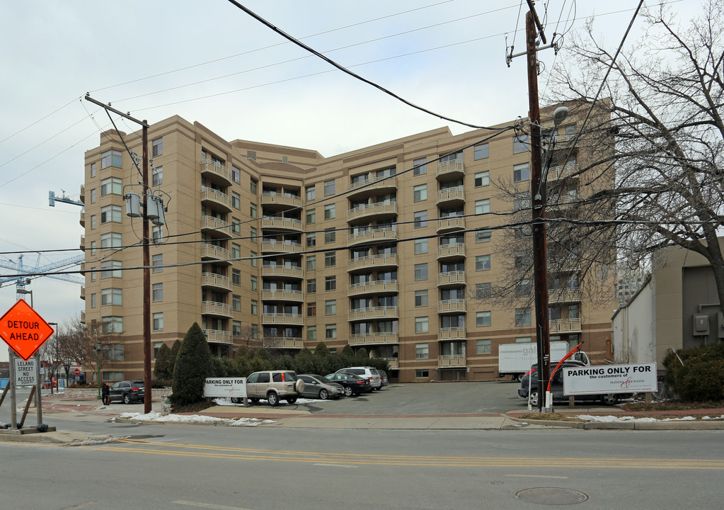 Crescent Plaza Condominium in Bethesda, MD - Foto de edificio