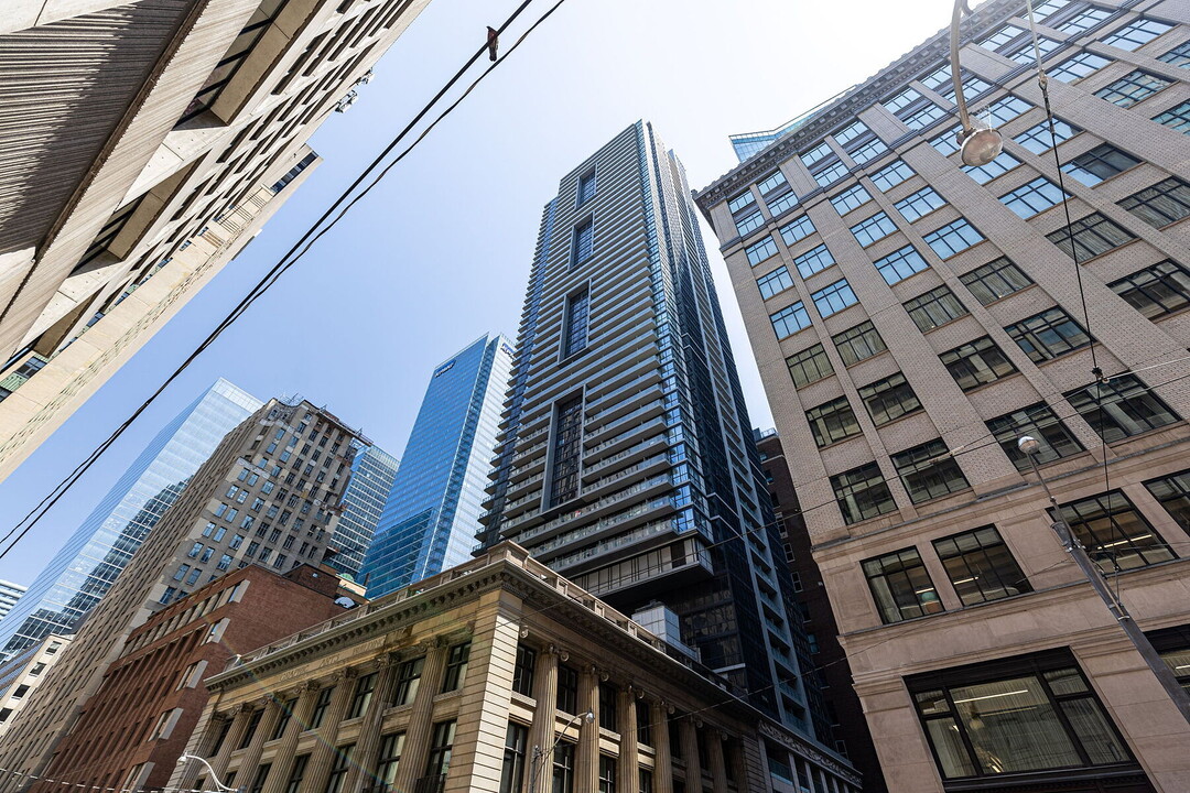 70 Temperance St in Toronto, ON - Building Photo