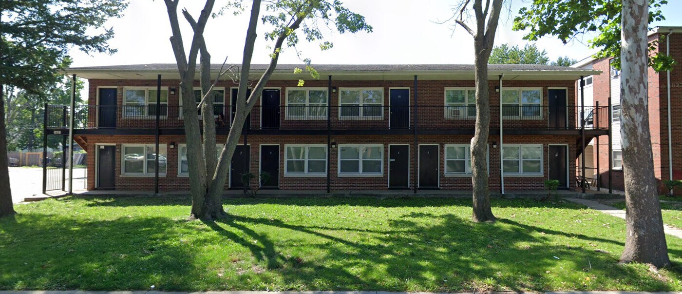 1401 Silver St in Urbana, IL - Foto de edificio