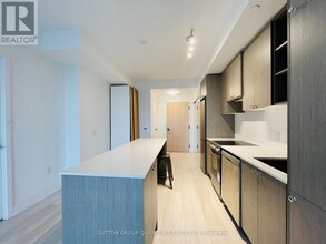 50-450 George Butchart Dr in Toronto, ON - Building Photo - Building Photo