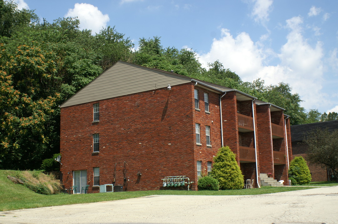 2850-2860 Washington Blvd in McKeesport, PA - Building Photo