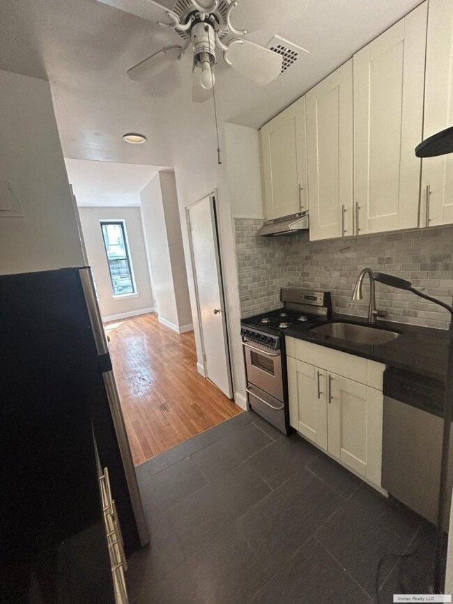 421 E 78th St in New York, NY - Foto de edificio - Building Photo