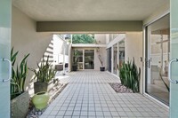 4082 Del Mar Ave in Long Beach, CA - Foto de edificio - Building Photo