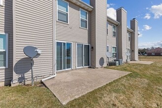 406 Amphitheater Dr in Rockford, IL - Building Photo - Building Photo
