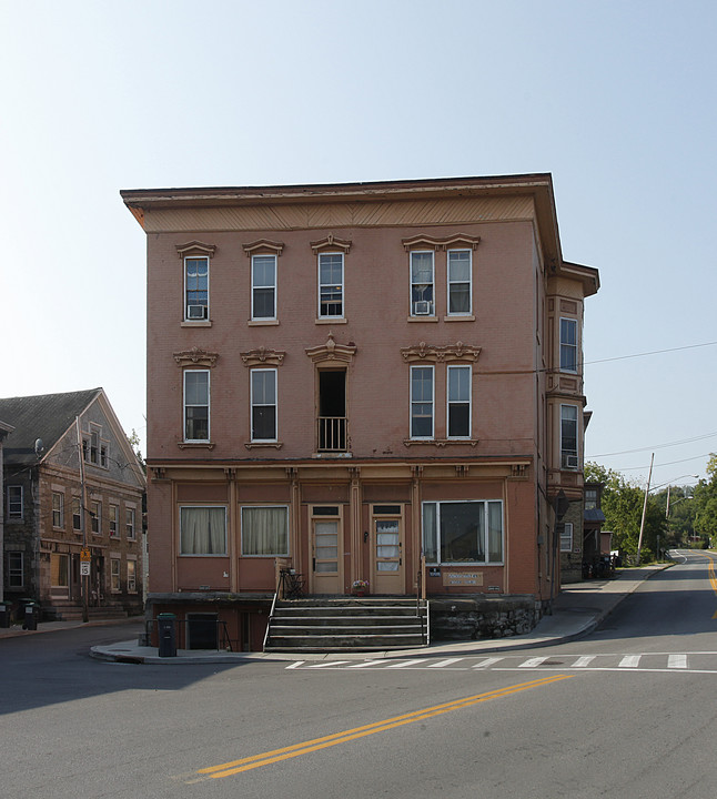 2 Mill St in Canajoharie, NY - Foto de edificio