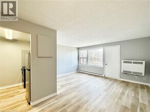 1200 Courtland Ave E in Kitchener, ON - Building Photo - Building Photo