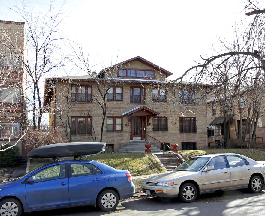 Elmhurst Apartments in Denver, CO - Foto de edificio