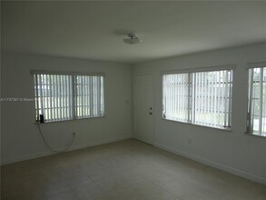 7420 SW 39th Terrace in Miami, FL - Building Photo - Building Photo