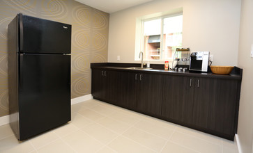Hilltop Apartments in New Carrollton, MD - Foto de edificio - Building Photo