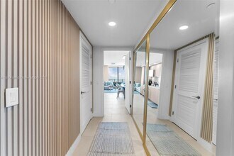 159 NE 6th St, Unit 4016 in Miami, FL - Building Photo - Building Photo