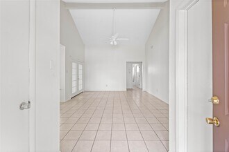 9811 Mill Shadow Dr in Houston, TX - Building Photo - Building Photo