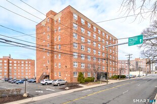 140 Grove St in Stamford, CT - Building Photo