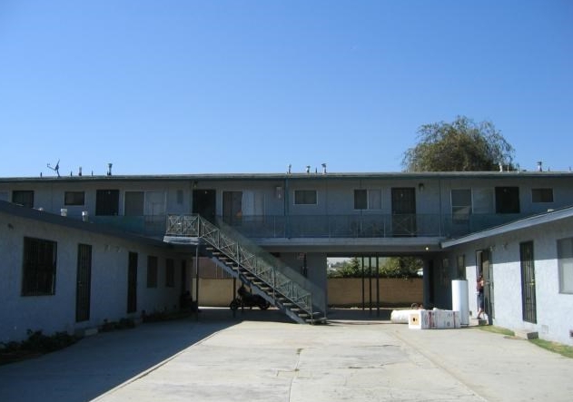 201 S Willow Ave in Compton, CA - Building Photo