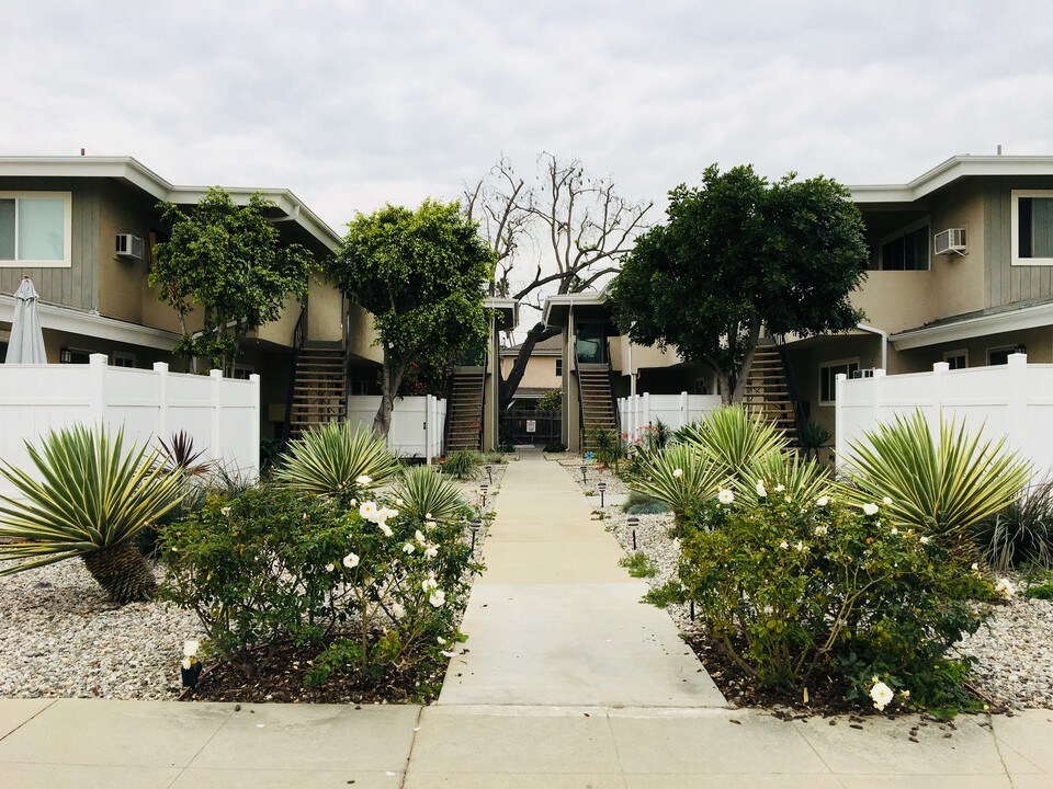 1009-1013 N. Marguerita Ave. LLC in Alhambra, CA - Foto de edificio